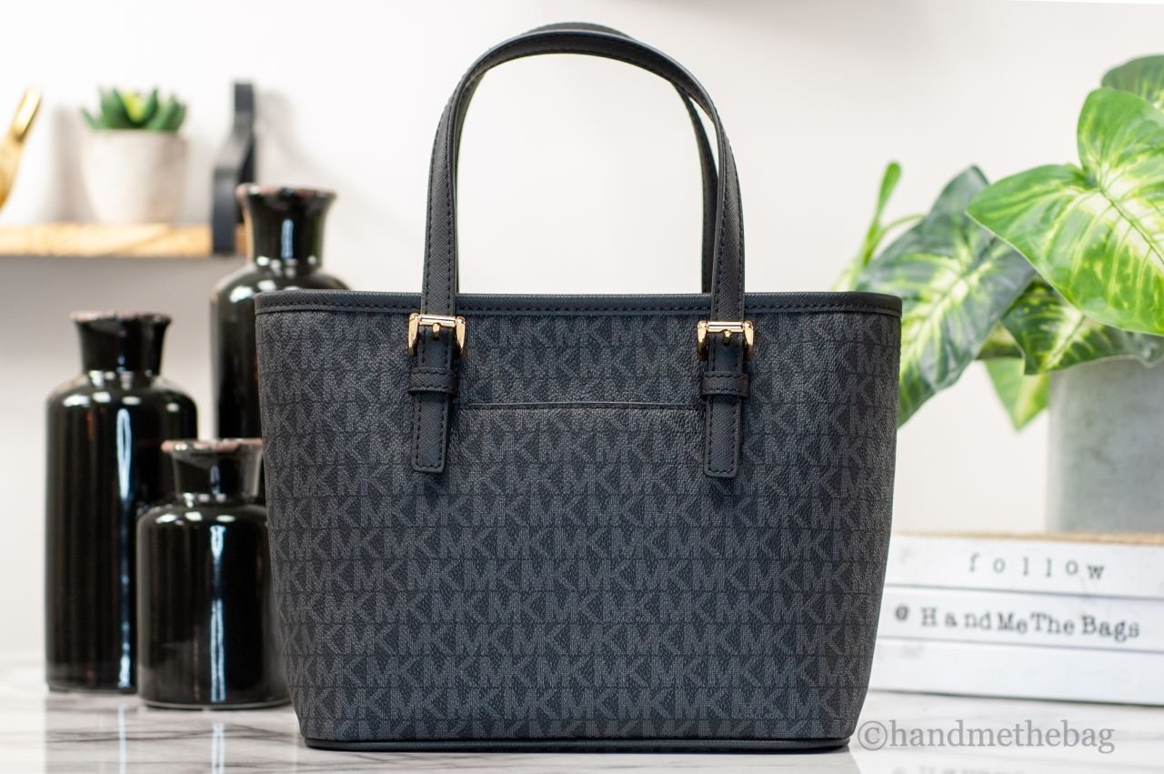 Michael kors juoda odinė moteriška rankinė su auksinėmis detalėmis - Image 4